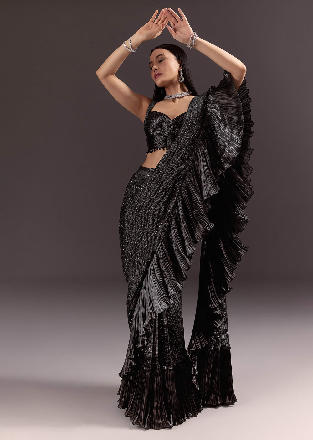 Black Ruffled Glam Saree โจ๐ค๐